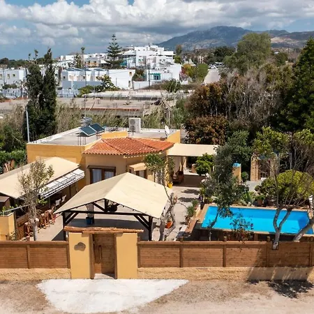度假居 Selana House With Outdoor Pool 马斯蒂查里