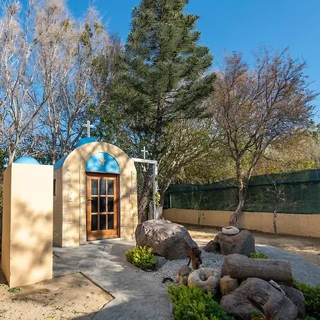 Selana House With Outdoor Pool *
