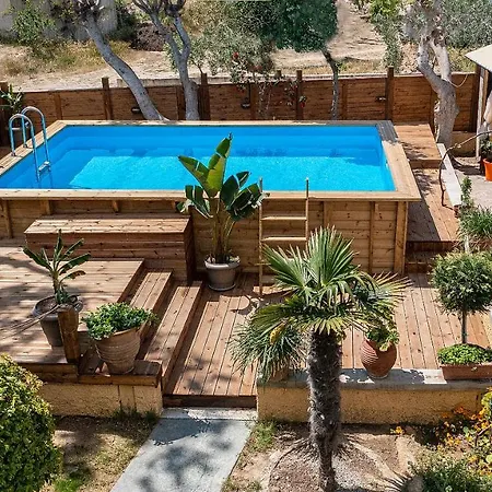 Selana House With Outdoor Pool